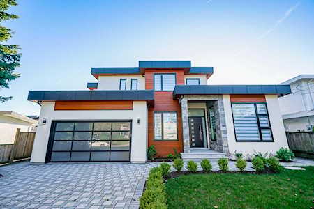 15718 Thrift Avenue White Rock, BC V4B 2M5