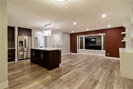 7816 7 Street NW Calgary, AB T2K 1E8