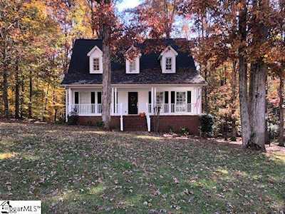 305 Farmwood Dr Fountain Inn, SC 29644