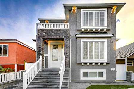 3226 Grant Street Vancouver, BC V5K 3J2