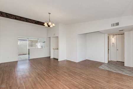 2818 N 49th Place Phoenix, AZ 85008