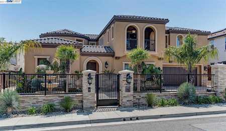 13533 Campus Dr Oakland, CA 94605