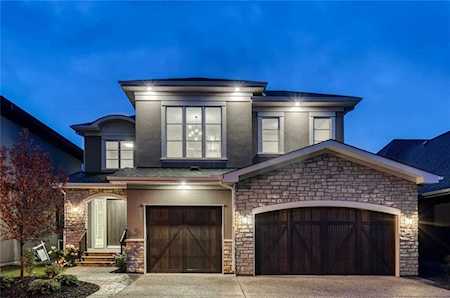 30 Aspen Summit Circle SW Calgary, AB T3H 0Z7