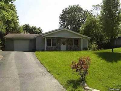 10492 Lakeview Dr Green Oak Twp, MI 48189