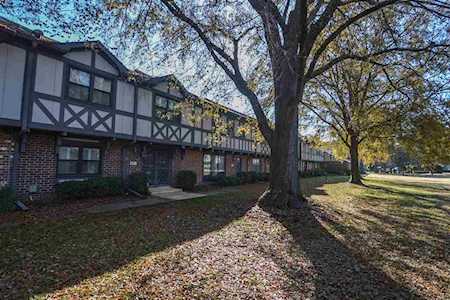 931 Green Oaks Dr Memphis, TN 38117