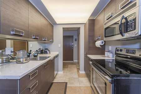 123 E 19th Street #214 North Vancouver, BC V7L 2Y9