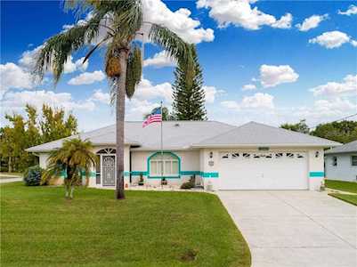 9044 Carnation Avenue Englewood, FL 34224