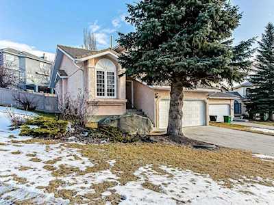 836 Sierra Morena Place SW Calgary, AB T3H 2W8