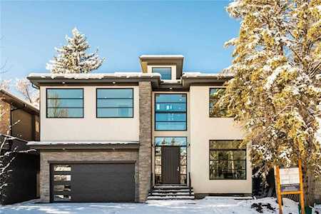 23 Windsor Crescent SW Calgary, AB T2V 1V6