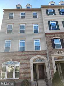 6944 Kona Dr Gainesville, VA 20155