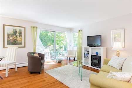 1930 Marine Drive #104 West Vancouver, BC V7V 1J8