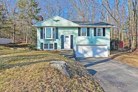 87 Sheryl Dr Northbridge, MA 01588