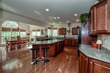 206 Flowering Grove Ln Mooresville, NC 28115