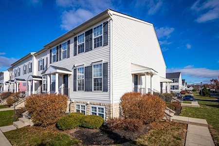 8226 Deering Oaks Drive Blacklick, OH 43004