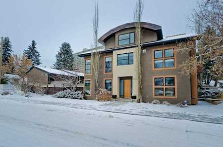 3434 7 Avenue NW Calgary, AB T2N 1B7