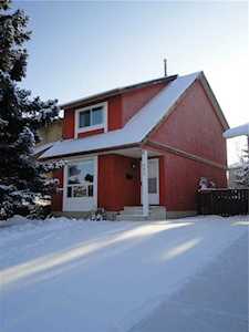 995 Woodview Crescent SW Calgary, AB T2W 4X5