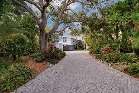 5030 Commonwealth Drive Sarasota, FL 34242