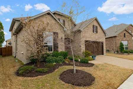 609 Proud Knight Lane The Colony, TX 75056