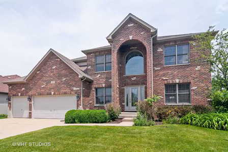 183 Amherst Circle Oswego, IL 60543