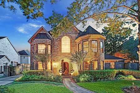 12 Village Oaks Ln Spring Valley Village, TX 77055