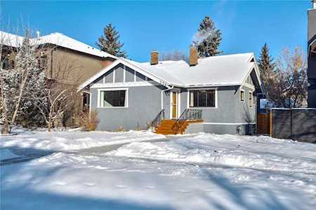 226 Superior Avenue SW Calgary, AB T3C 2H9