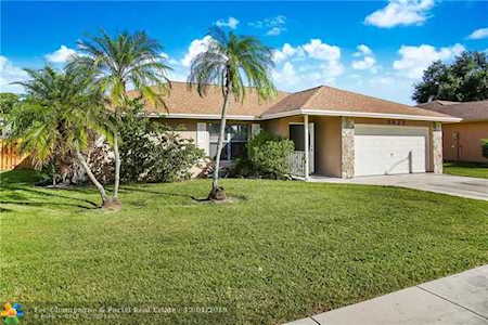 7625 Woodland Creek Ln Lake Worth, FL 33467