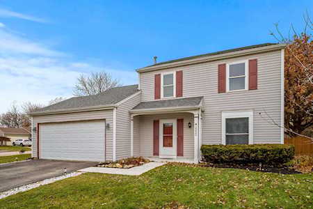 2220 S Crescent Ln Aurora, IL 60504