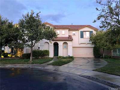 27202 Cross Gate Court Canyon Country, CA 91387