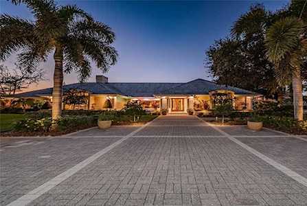 3040 W Hibiscus Dr Belleair Beach, FL 33786