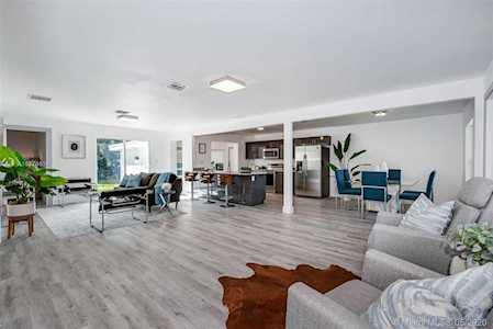 22 NE 89th St El Portal, FL 33138
