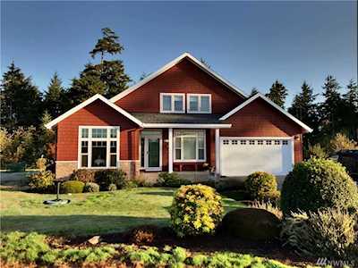 1300 Lakeview Dr Ilwaco, WA 98624