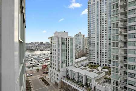 193 Aquarius Mews #1203 Vancouver, BC V6Z 2Z2