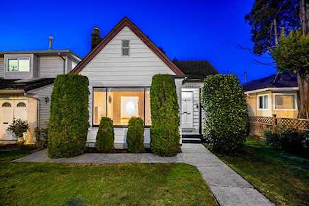 2243 Renfrew Street Vancouver, BC V5M 3J6