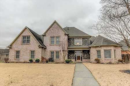 9800 Woodland Edge Ln Cordova, TN 38018