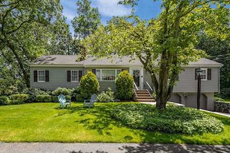 33 Doncaster Circle Lynnfield, MA 01940