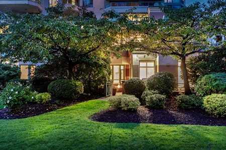 360 Taylor Way West Vancouver, BC V7T 2Y2