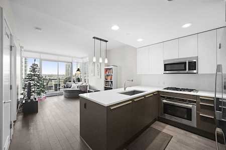 2008 Rosser Avenue #401 Burnaby, BC V5C 0H8