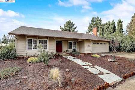 28013 El Portal Dr Hayward, CA 94542