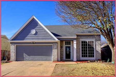 6905 Wooddale Drive Watauga, TX 76148