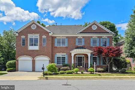 8264 Trailwood Ct Vienna, VA 22182