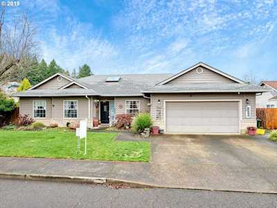 1566 NE 19th Loop Canby, OR 97013