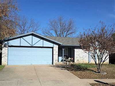 5809 Greenfield Drive Watauga, TX 76148
