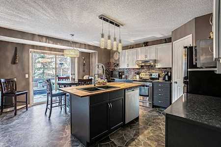140 Citadel Circle NW Calgary, AB T3G 4C2