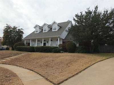 8329 Thornhaven Court North Richland Hills, TX 76182