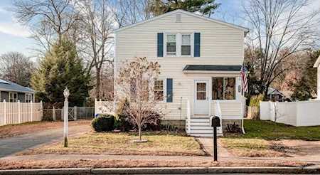 122 Springs Rd Bedford, MA 01730