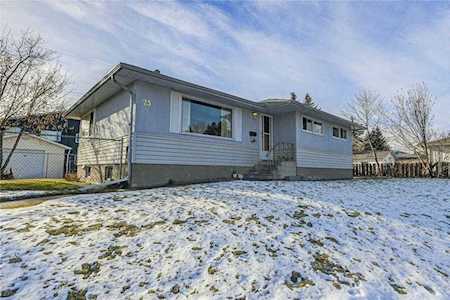 25 Rossmount Road SW Calgary, AB T3C 2P4