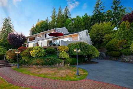 3197 Benbow Road West Vancouver, BC V7V 3E1