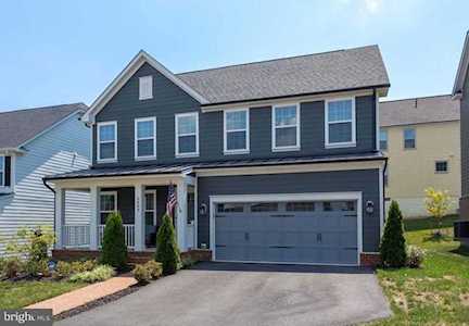 2409 Glouster Pointe Dr Dumfries, VA 22026