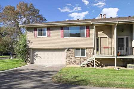 6848 Sandlewood Road Woodbury, MN 55125