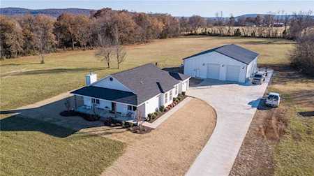 12639 Bethel Blacktop RD Farmington, AR 72730